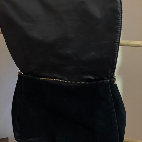 H&M black suede satchel bag with gold link chain strap. - Picture 4 of 5